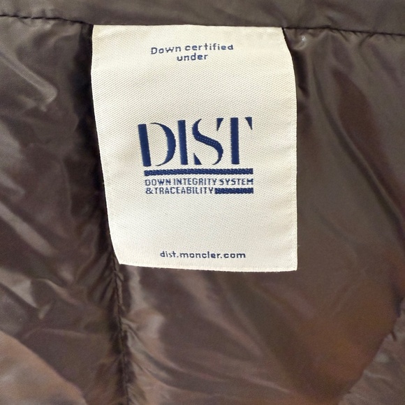 2025 Moncler Maya Sz 6 ! Mint !!!! - Picture 5 of 13